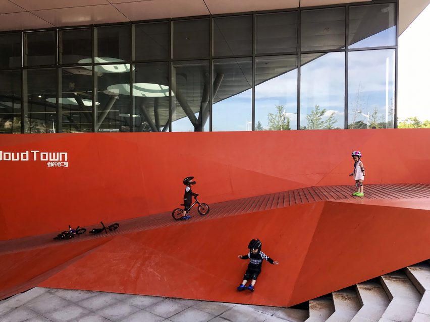 Hangzhou Cloud Town Exhibition Center by Approach Design has a green roof with a running track