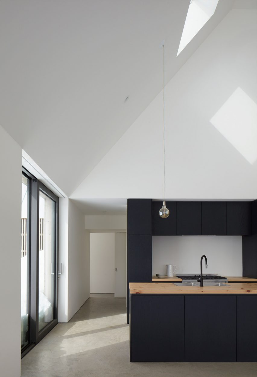 Hatley House Residence in Quebec, Canada by Pelletier De Fontenay