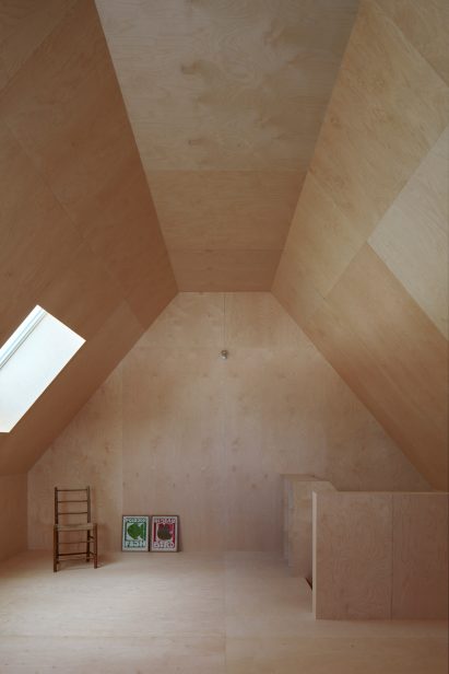 Hatley House Residence in Quebec, Canada by Pelletier De Fontenay