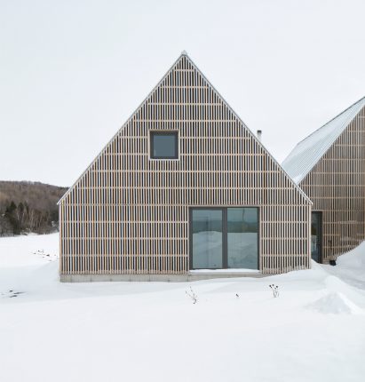 Hatley House Residence in Quebec, Canada by Pelletier De Fontenay