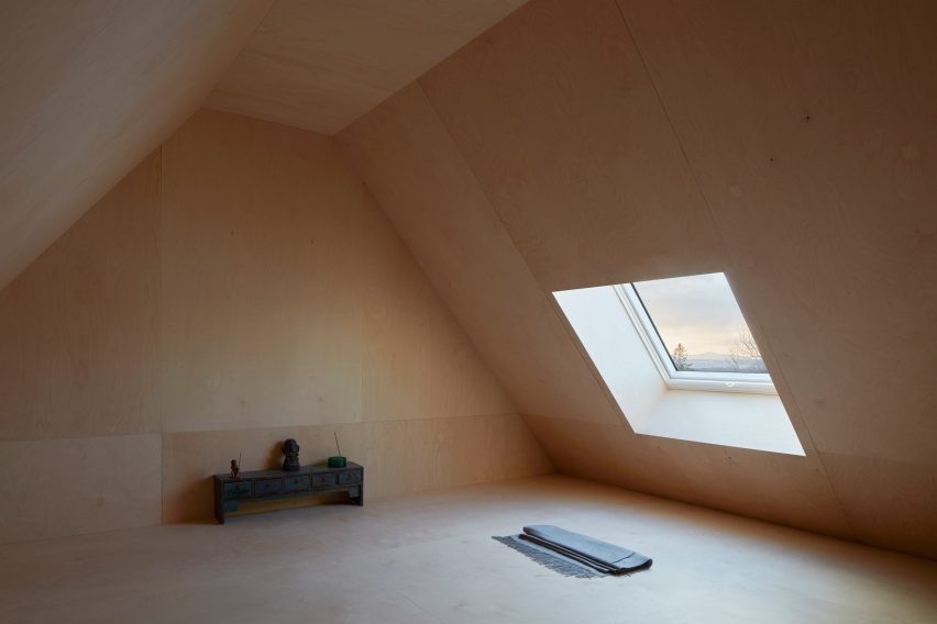 Hatley House Residence in Quebec, Canada by Pelletier De Fontenay