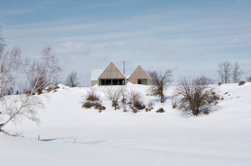 Hatley House Residence in Quebec, Canada by Pelletier De Fontenay