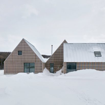 Pelletier de Fontenay draws on local barns for Hatley House in Canada