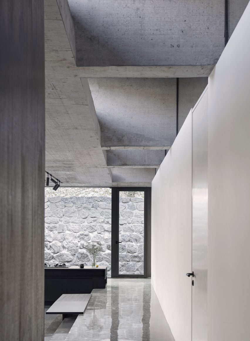 House on the Great Wall by MDDM Studio