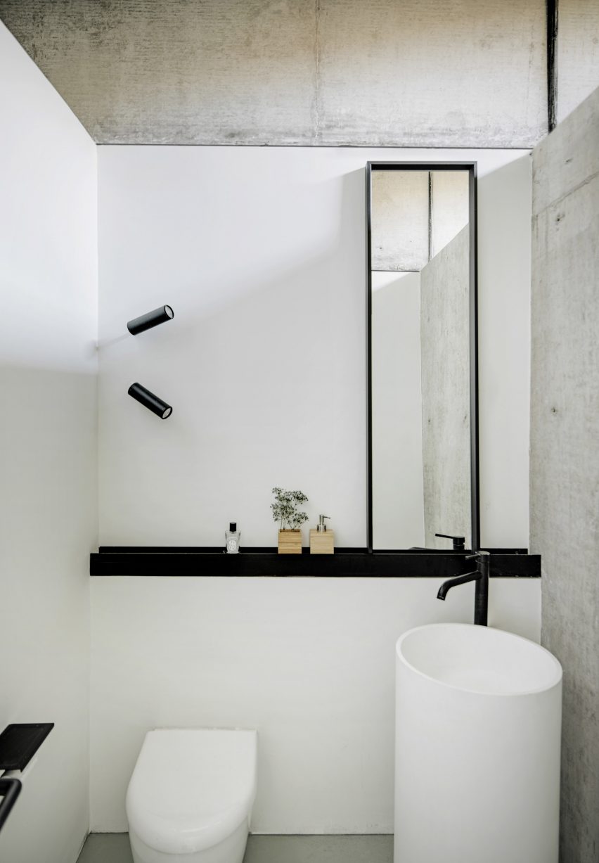 House on the Great Wall by MDDM Studio