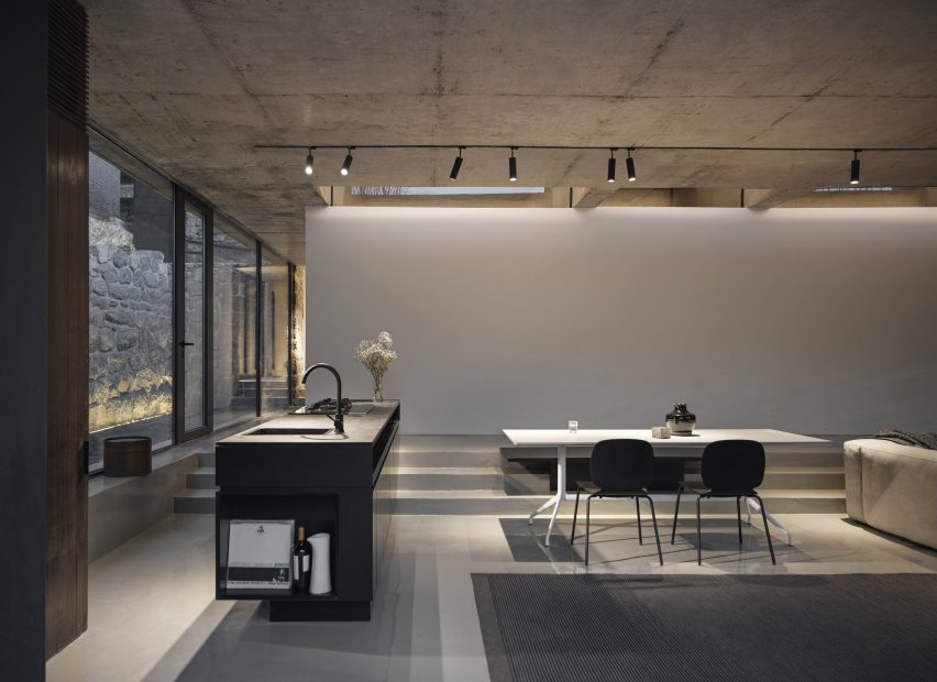 House on the Great Wall by MDDM Studio