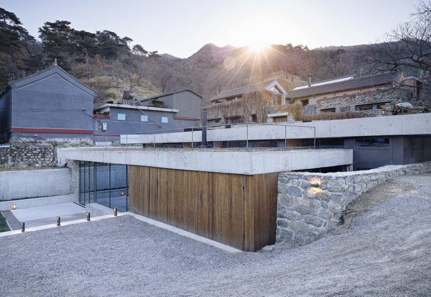 House on the Great Wall by MDDM Studio