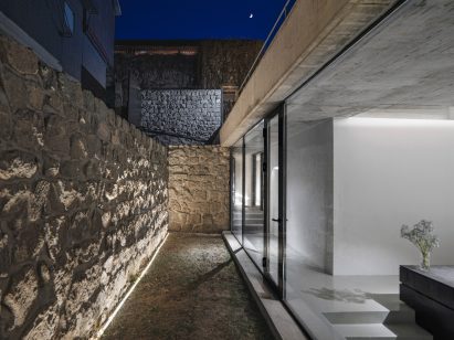 House on the Great Wall by MDDM Studio