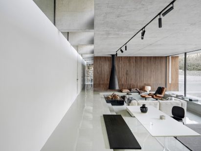 House on the Great Wall by MDDM Studio
