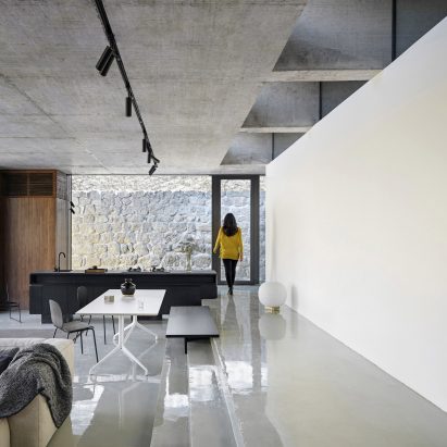 House on the Great Wall by MDDM Studio