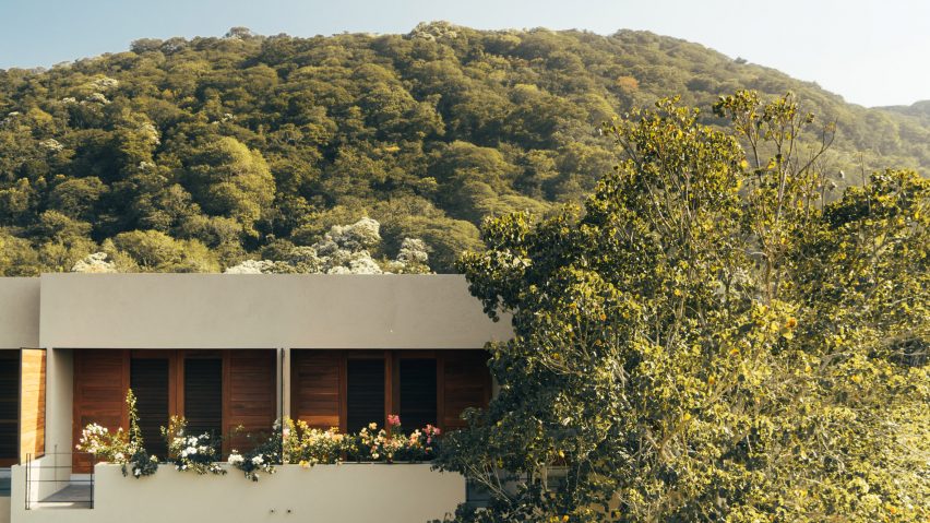 Lo Sereno Casa de Playa in Troncones Mexico by Nicolas Sainz and Jorge González Parcero
