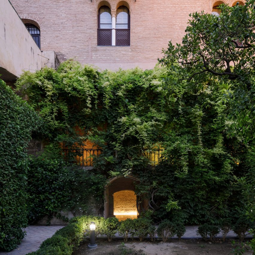Real Alcazar by Reina and Asociados