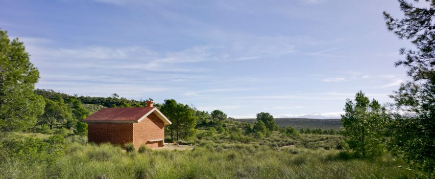 Refuge for Excursionists by Martin Lejarraga Architecture Office