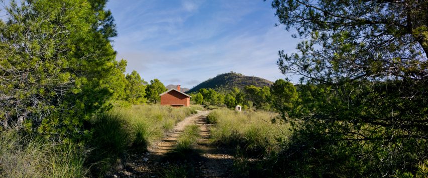 Refuge for Excursionists by Martin Lejarraga Architecture Office