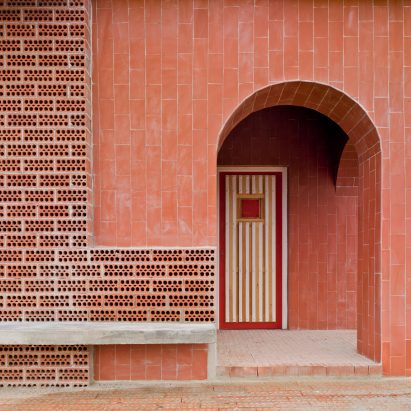 Martin Lejarraga wraps Spanish mountain refuge in red bricks and tiles
