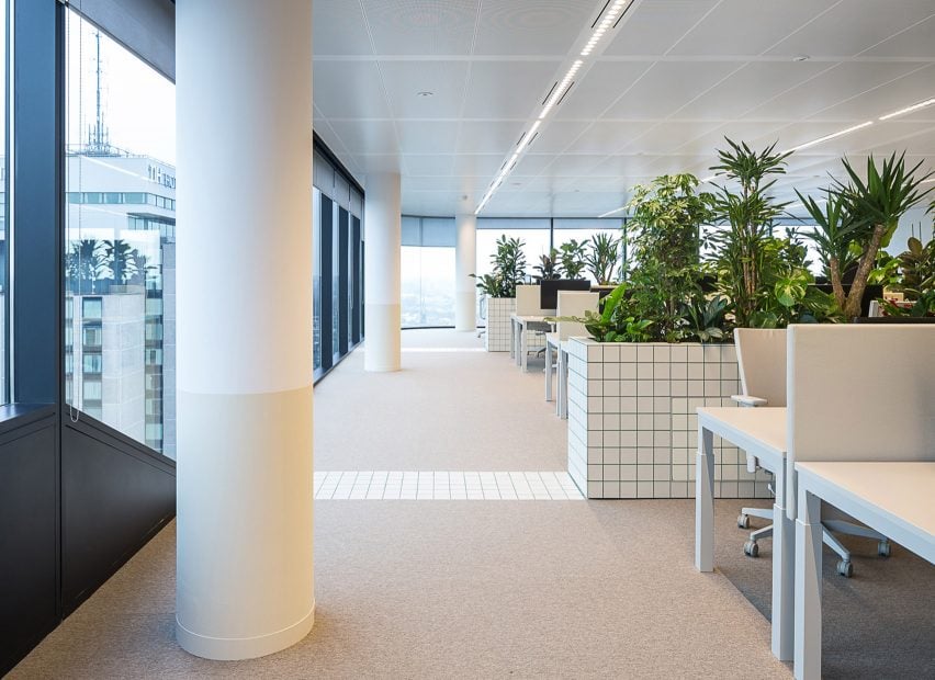 Synchroon office interiors designed by Space Encounters