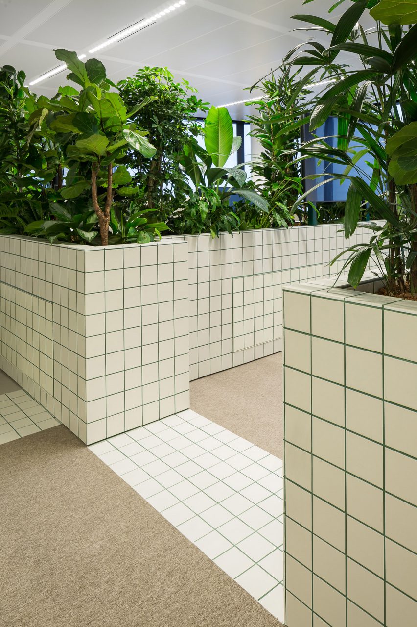 Synchroon office interiors designed by Space Encounters