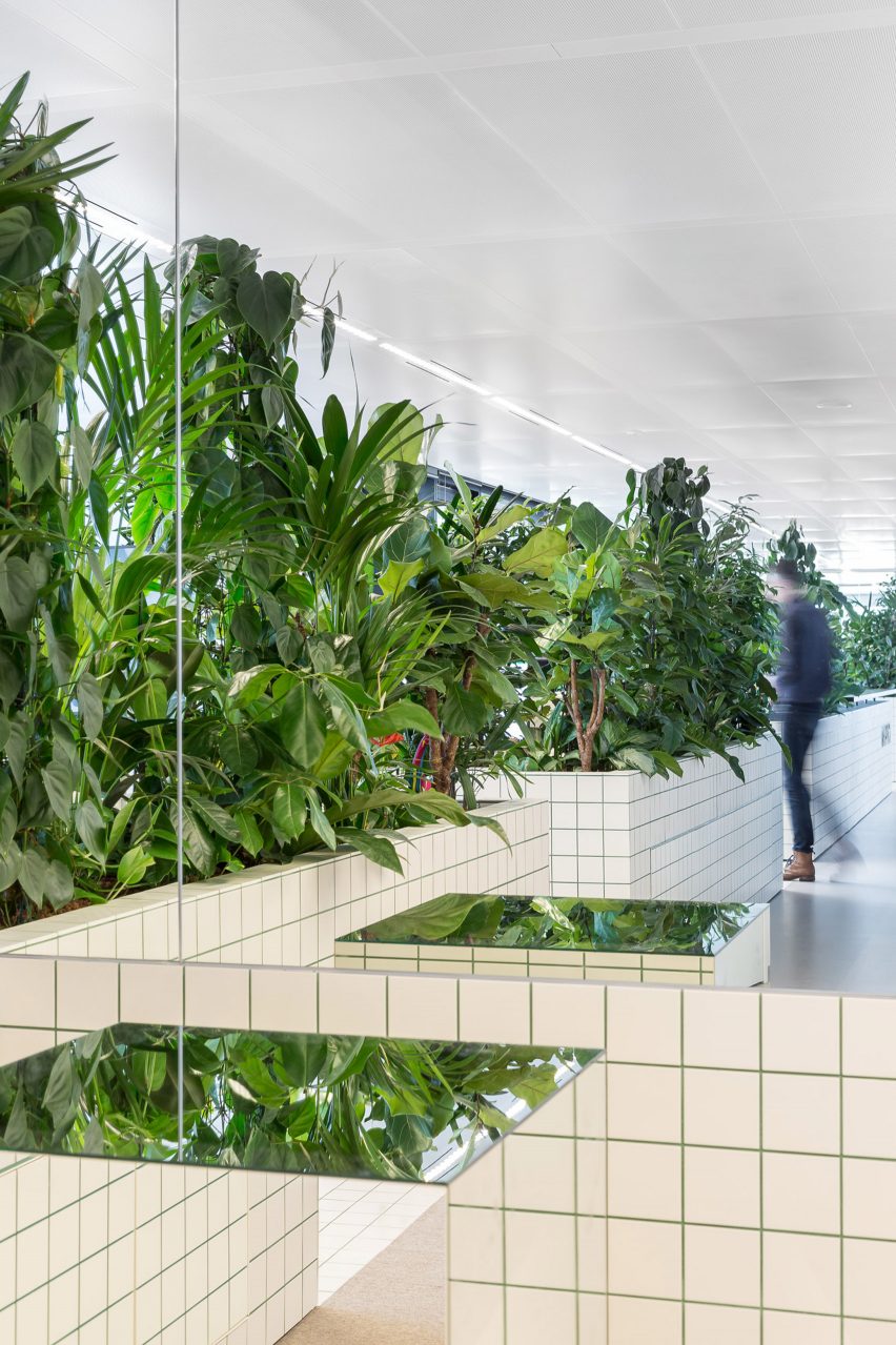 Synchroon office interiors designed by Space Encounters