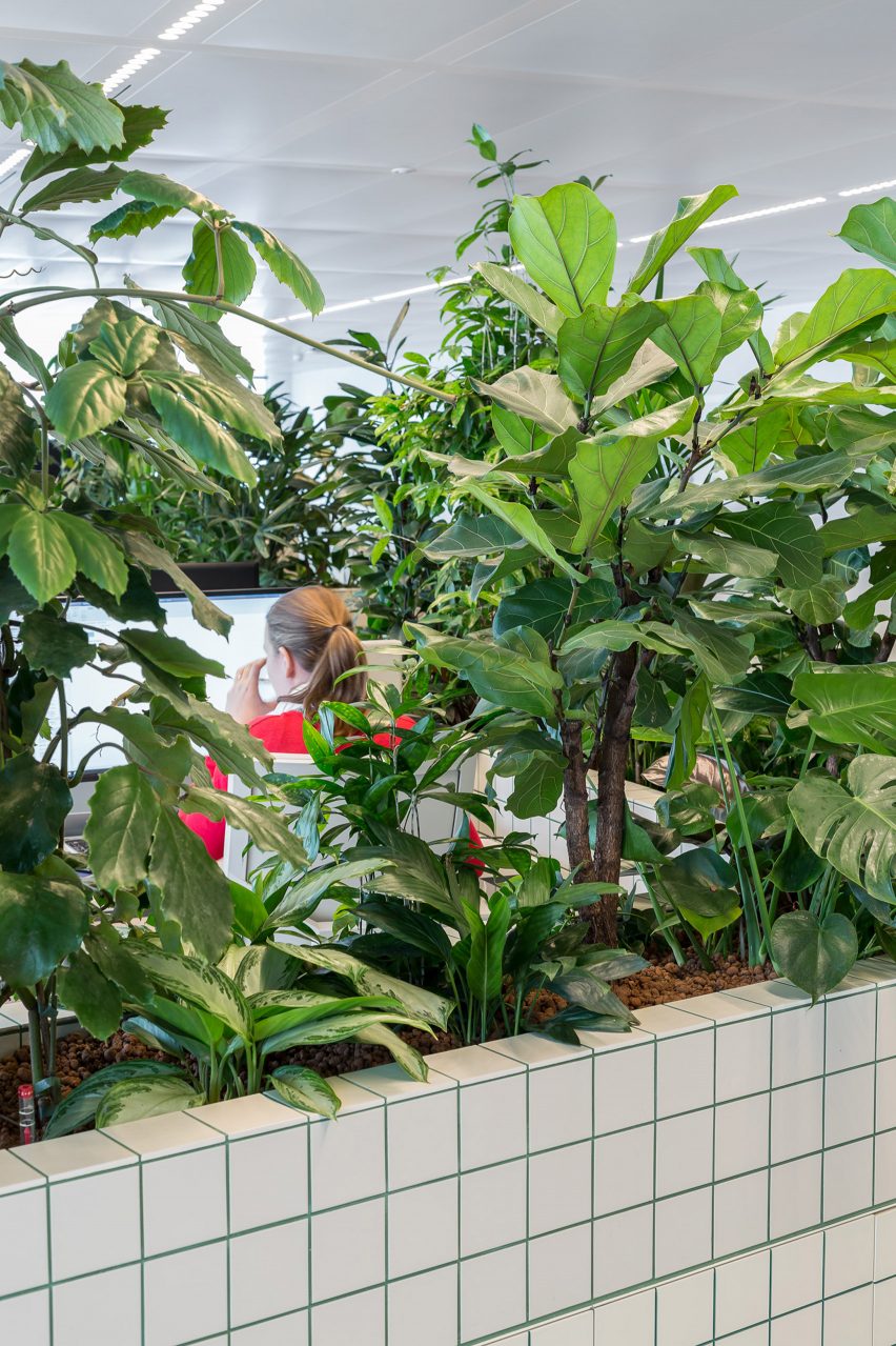 Synchroon office interiors designed by Space Encounters