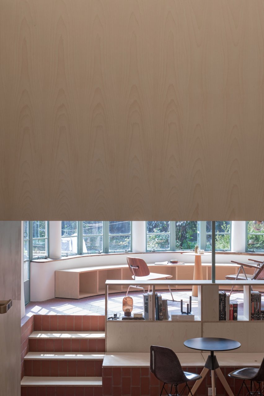 U-shape Room by Atelier Tao+C