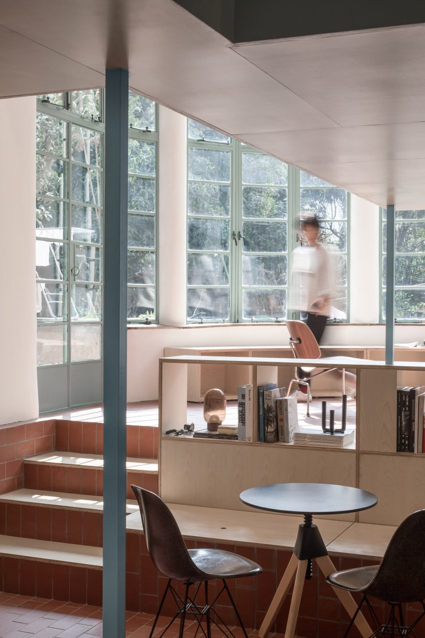 U-shape Room by Atelier Tao+C