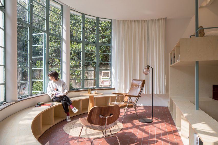 U-shape Room by Atelier Tao+C