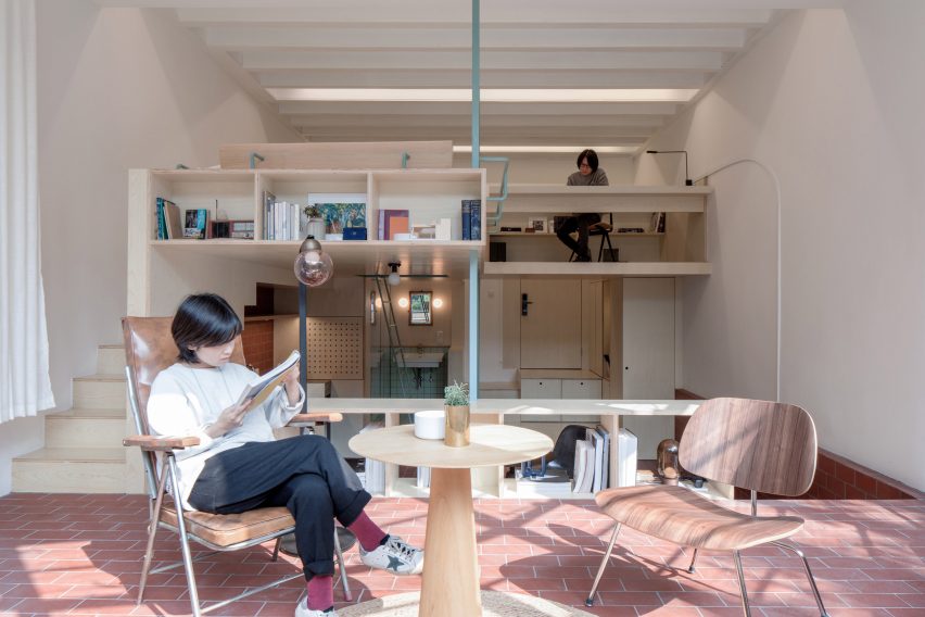 U-shape Room by Atelier Tao+C