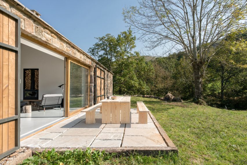 Villa Slow by Laura Alvarez