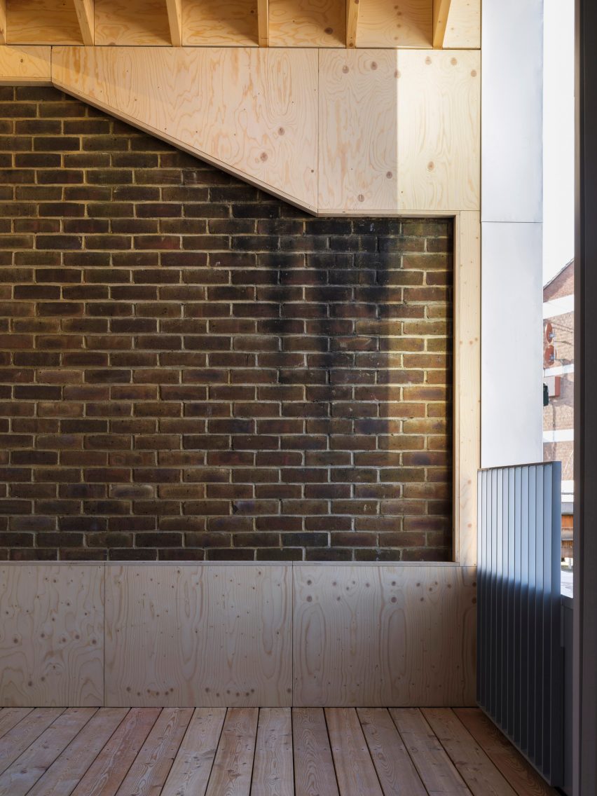 6 Broadway Market Mews by Delvendahl Martin Architects