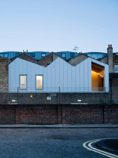 6 Broadway Market Mews by Delvendahl Martin Architects