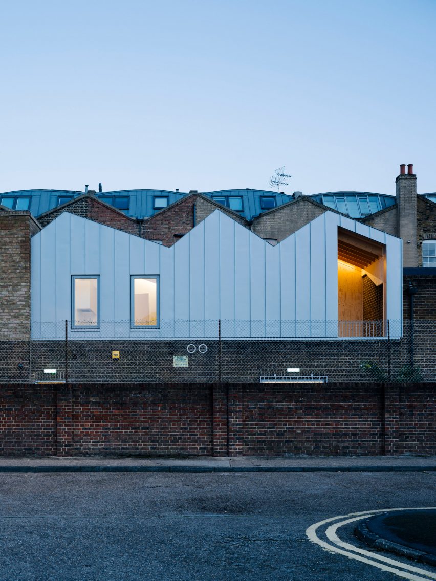 6 Broadway Market Mews by Delvendahl Martin Architects