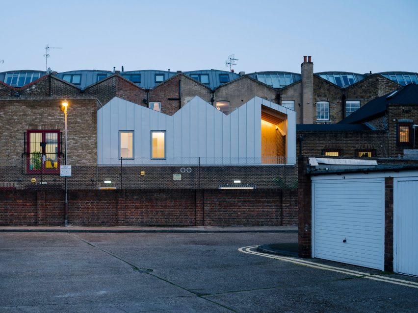 6 Broadway Market Mews by Delvendahl Martin Architects