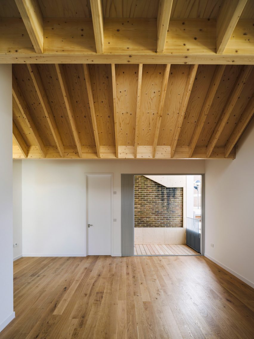 6 Broadway Market Mews by Delvendahl Martin Architects