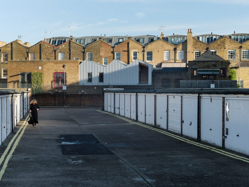6 Broadway Market Mews by Delvendahl Martin Architects