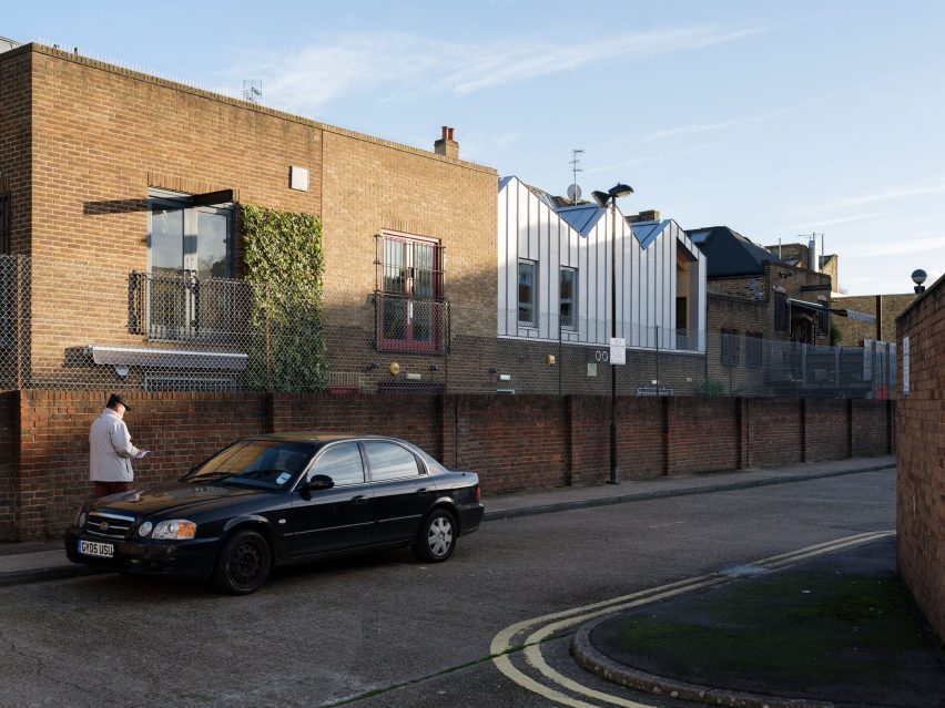 6 Broadway Market Mews by Delvendahl Martin Architects