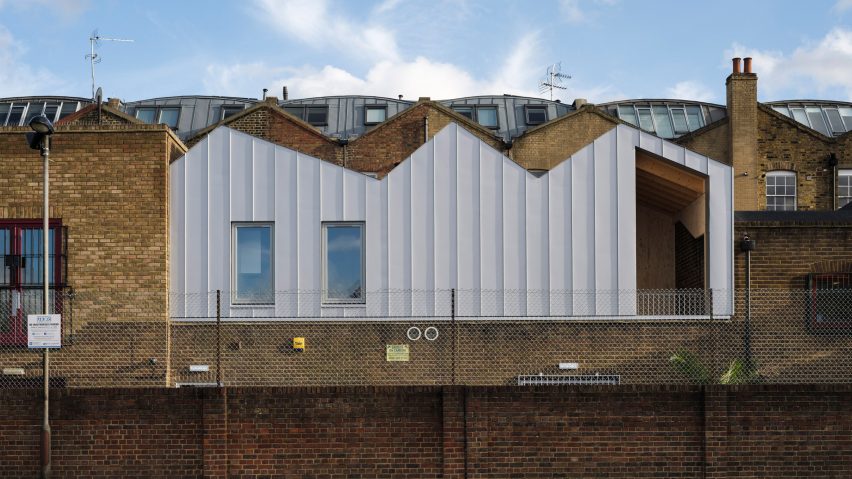 6 Broadway Market Mews by Delvendahl Martin Architects