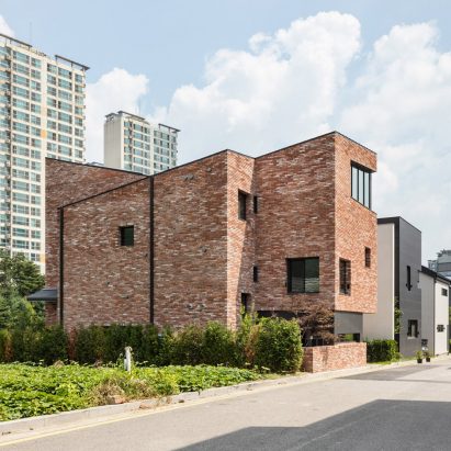 L House by AandD