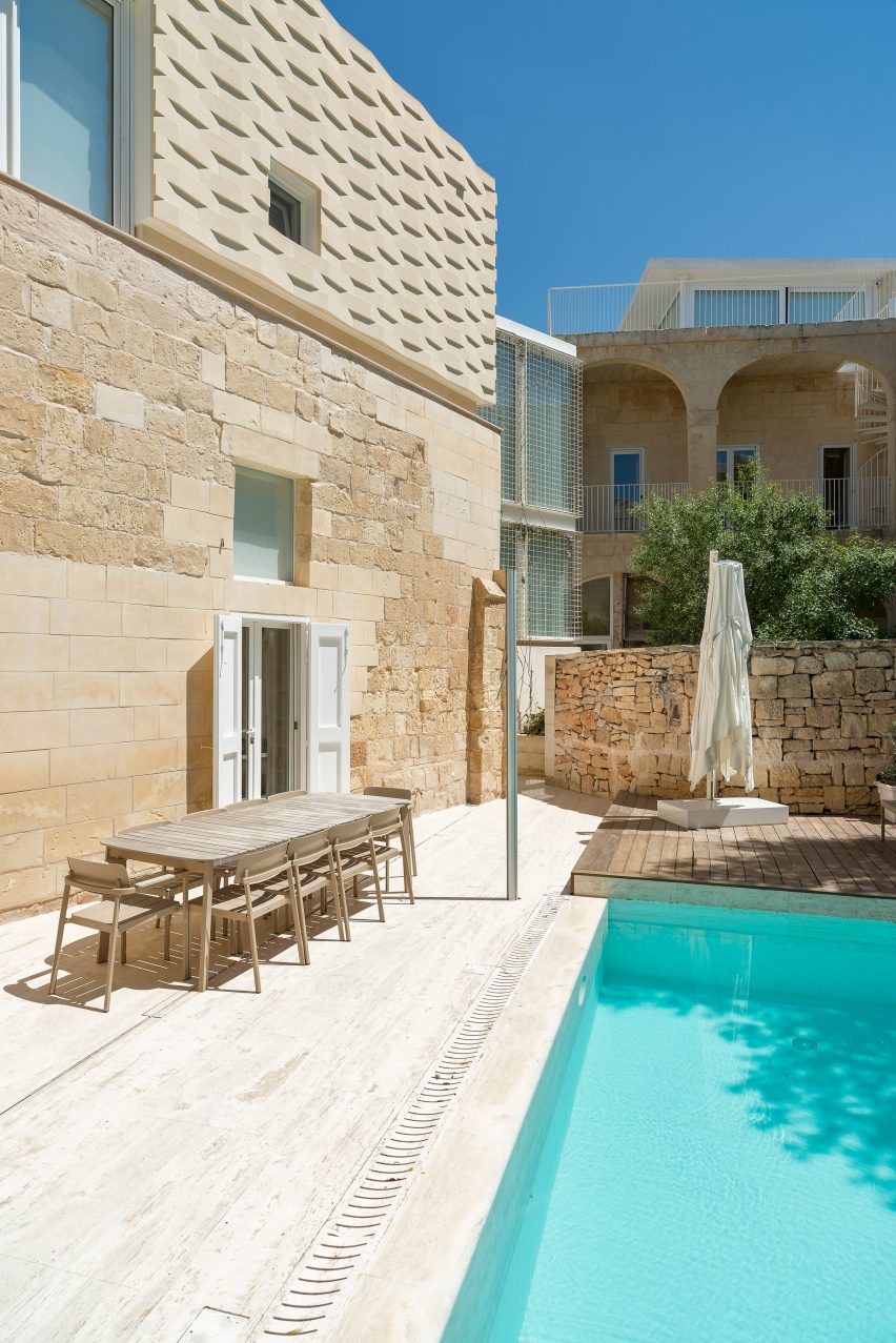 The Coach House by AP Valletta