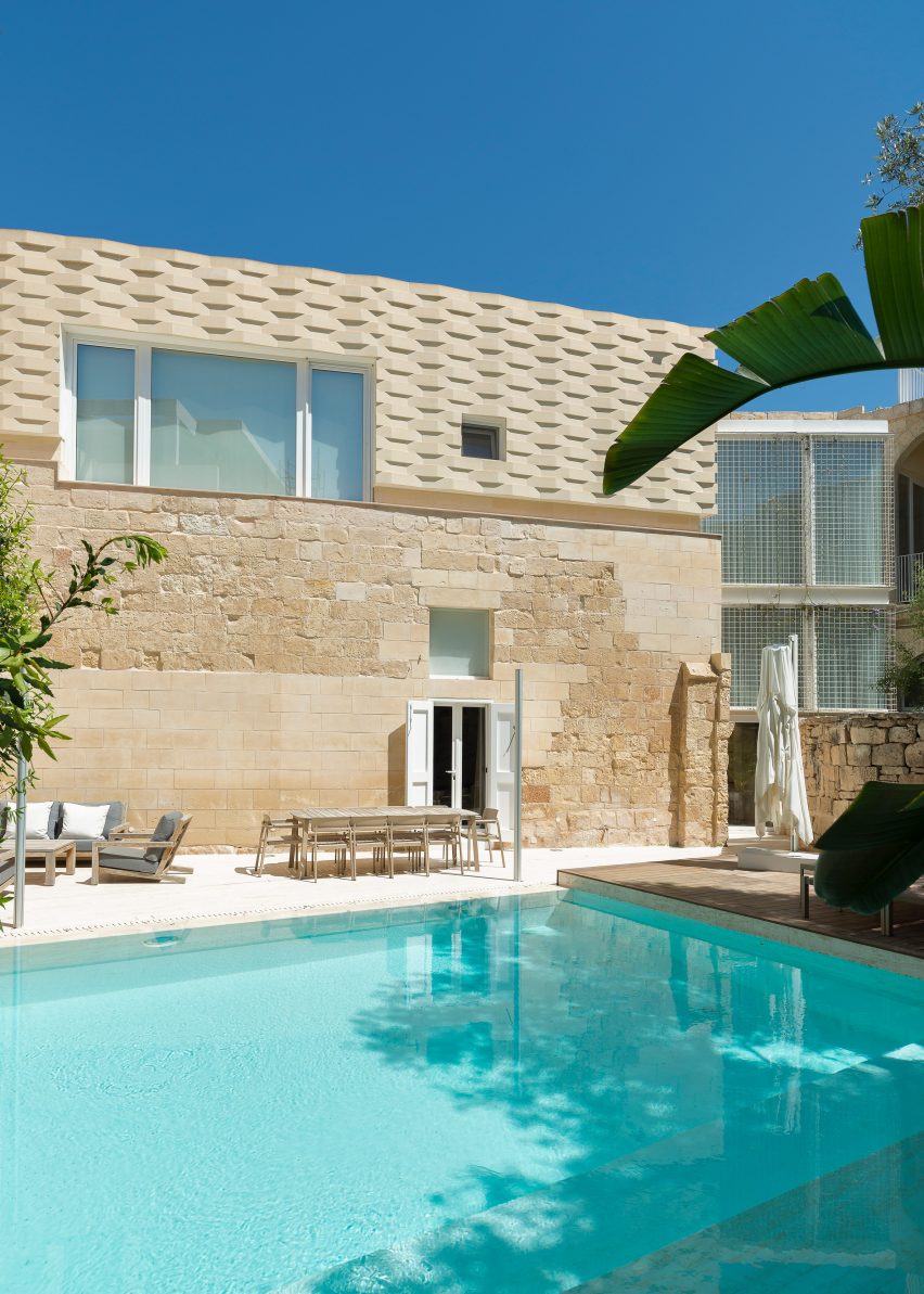 The Coach House by AP Valletta