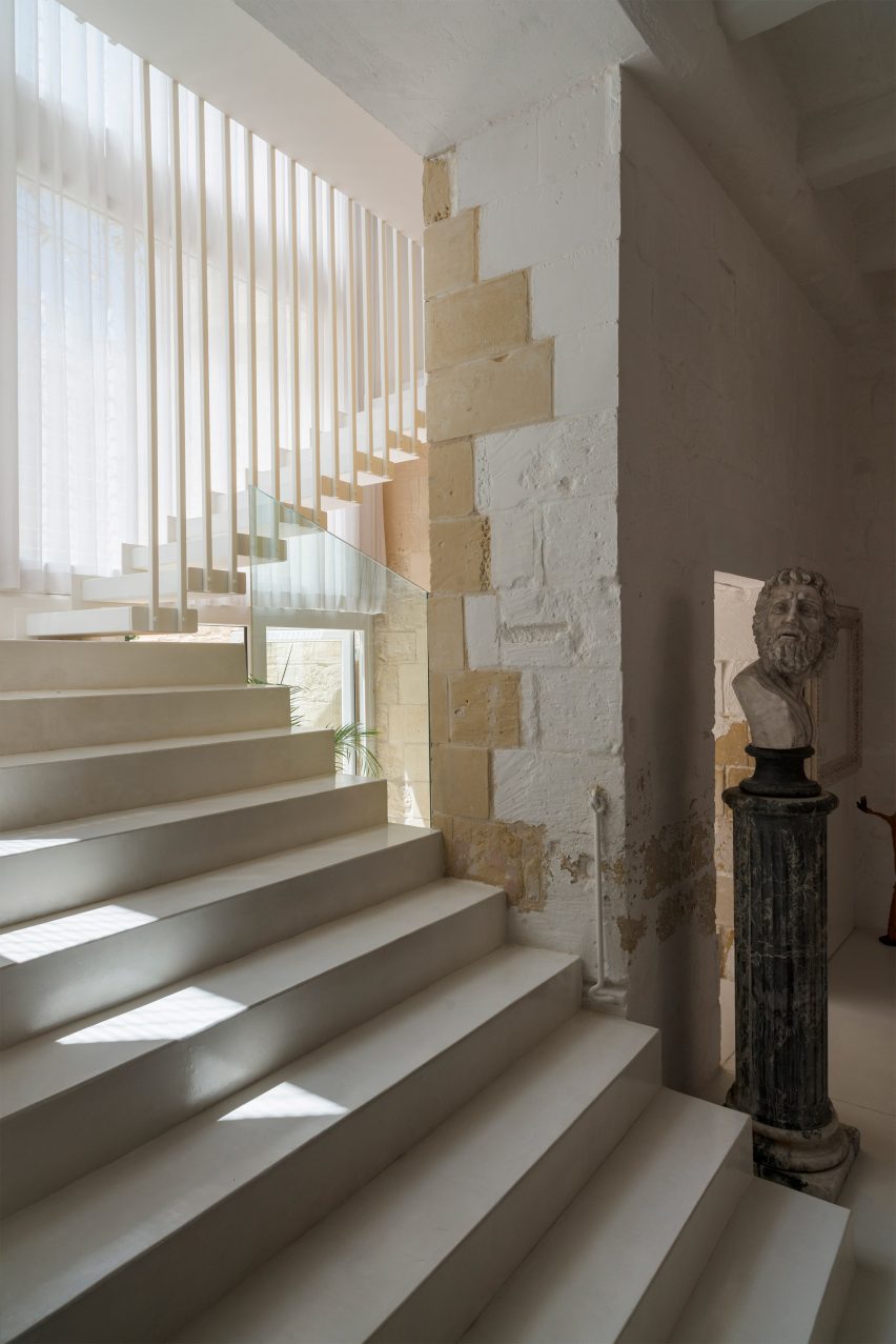 The Coach House by AP Valletta