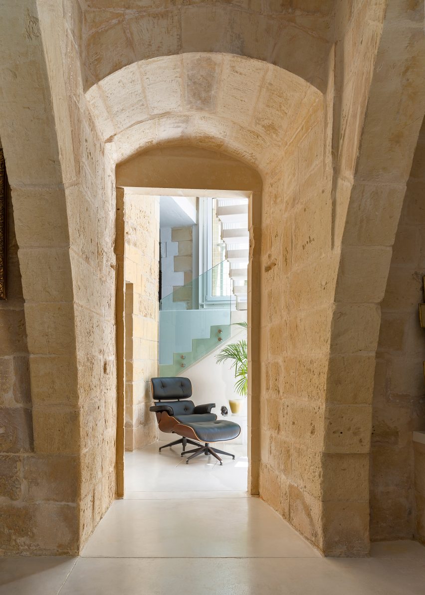 The Coach House by AP Valletta