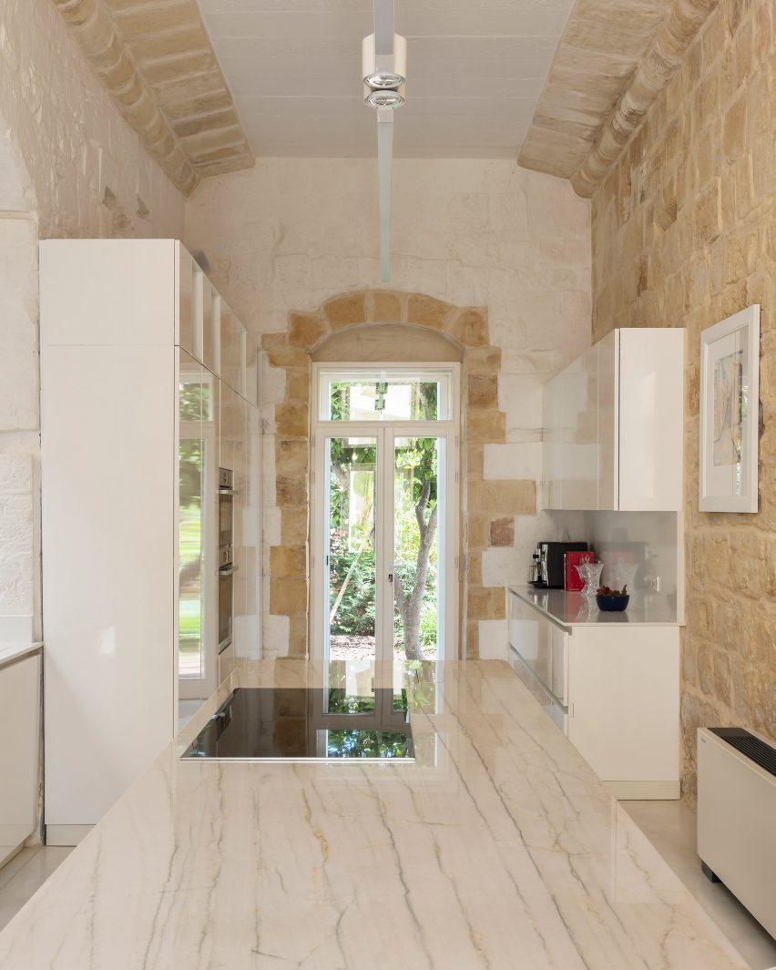 The Coach House by AP Valletta