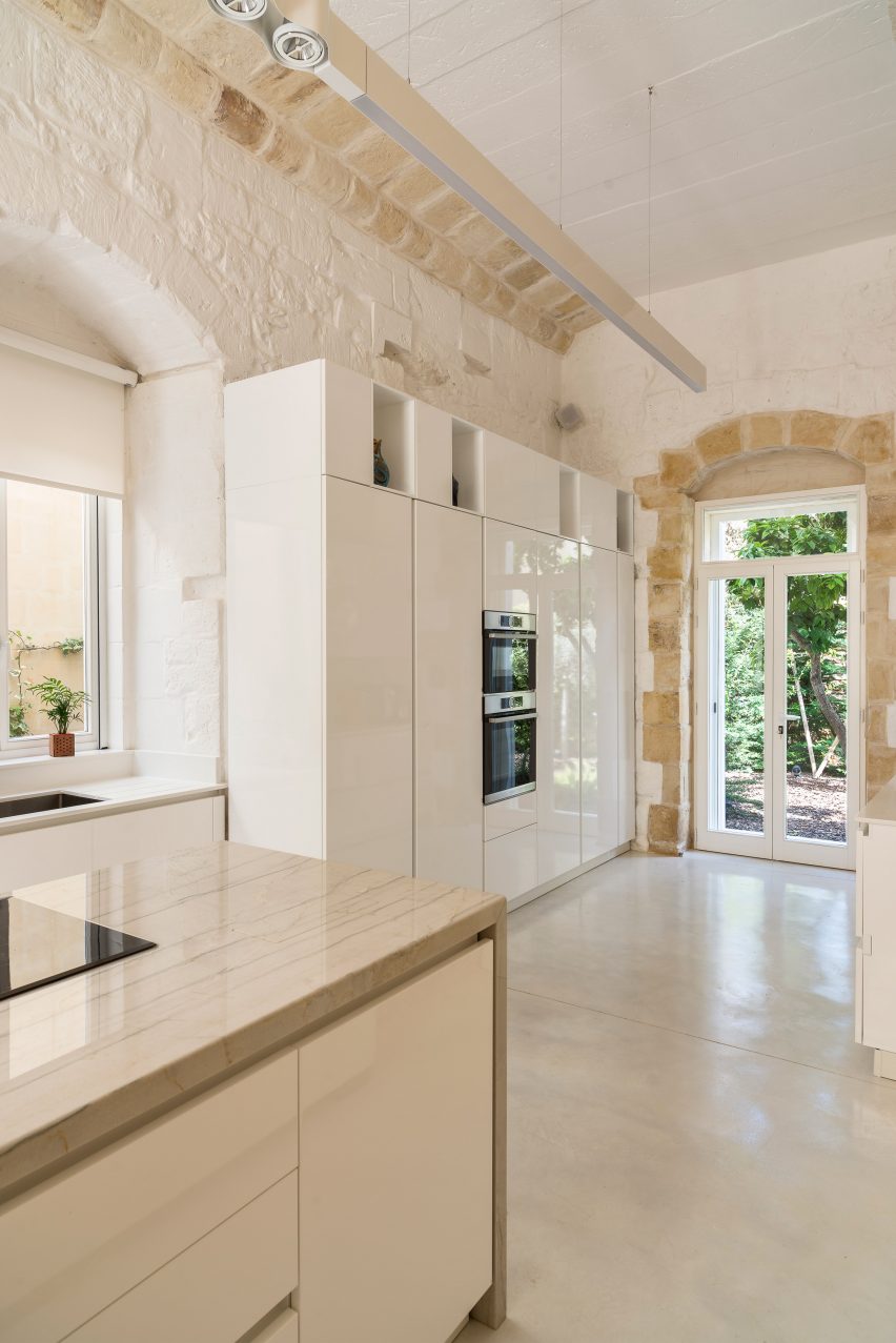 The Coach House by AP Valletta