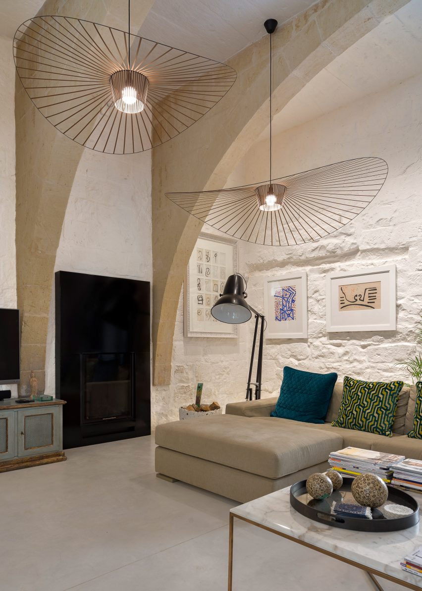 The Coach House by AP Valletta