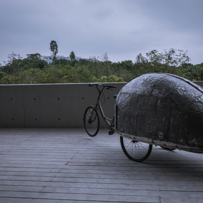 LUO Studio designs a children's micro library from recycled abandoned bicycles