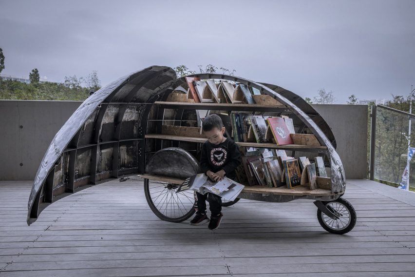LUO Studio designs a children's microlibrary from recycled abandoned bicycles