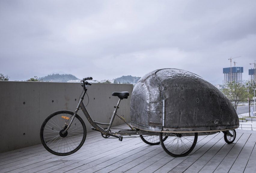 LUO Studio designs a children's microlibrary from recycled abandoned bicycles