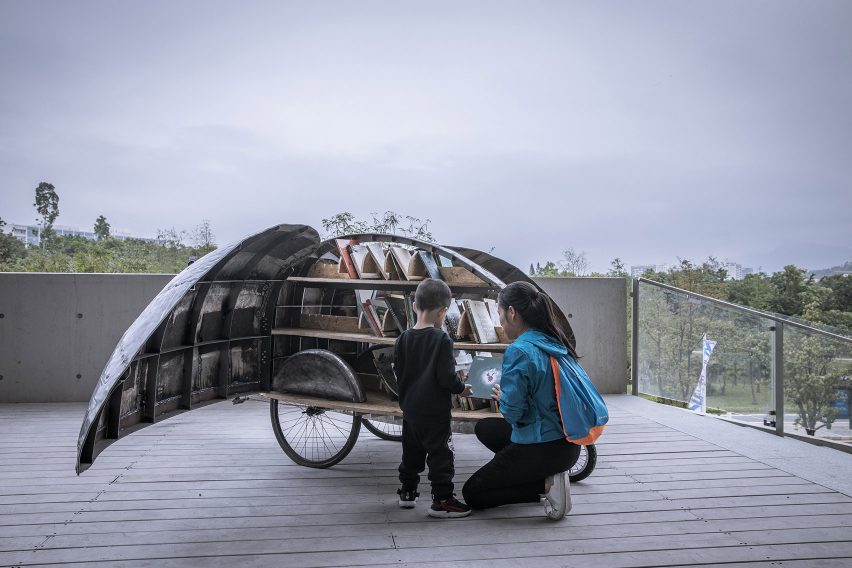 LUO Studio designs a children's microlibrary from recycled abandoned bicycles