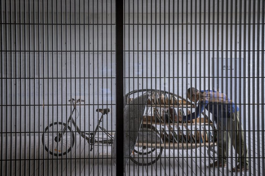 LUO Studio designs a children's microlibrary from recycled abandoned bicycles