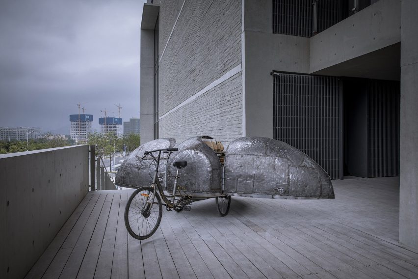 LUO Studio designs a children's microlibrary from recycled abandoned bicycles